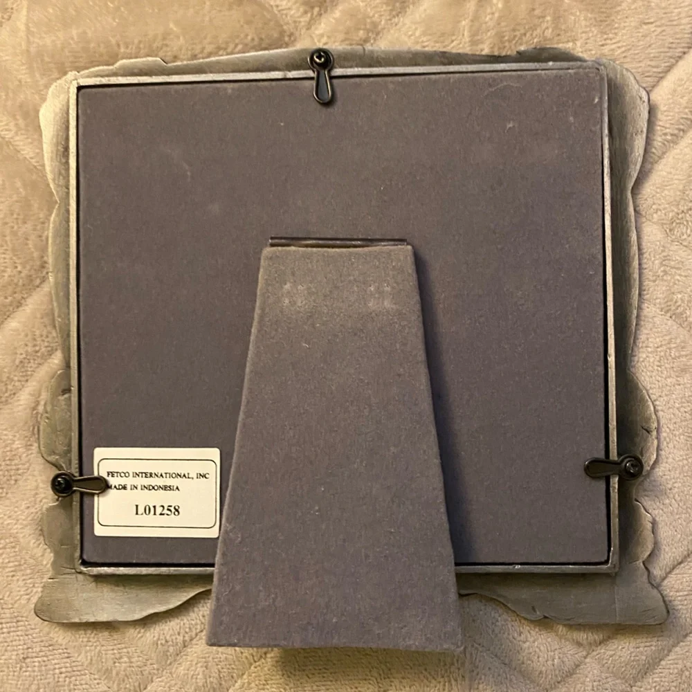 Fetco International Silver Floral Photo Frame stand is tight.  OSP